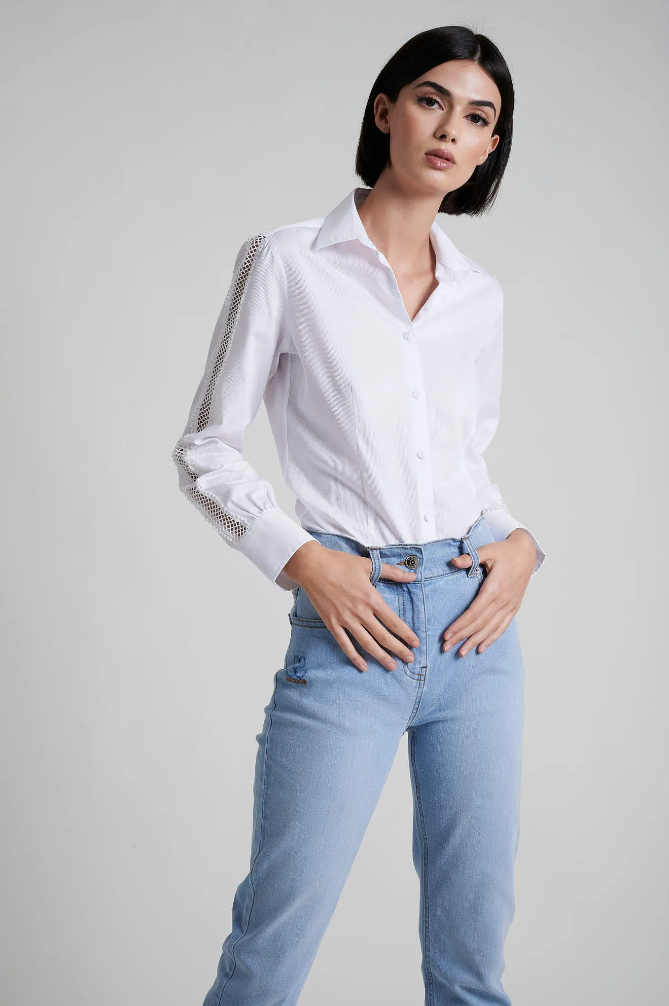 100% cotton shirt with inserted lace at sleeves