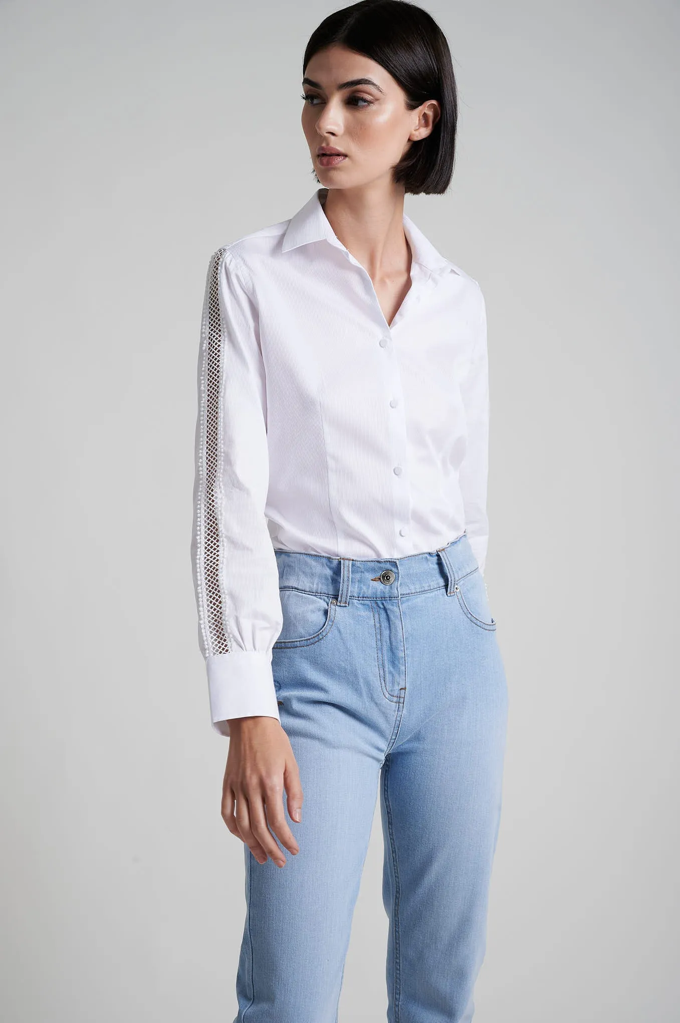 100% cotton shirt with inserted lace at sleeves