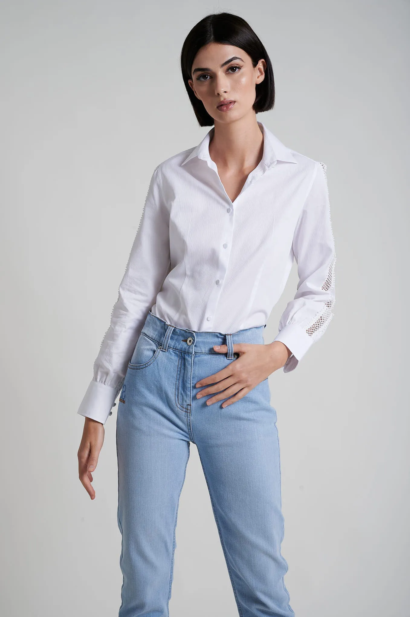 100% cotton shirt with inserted lace at sleeves