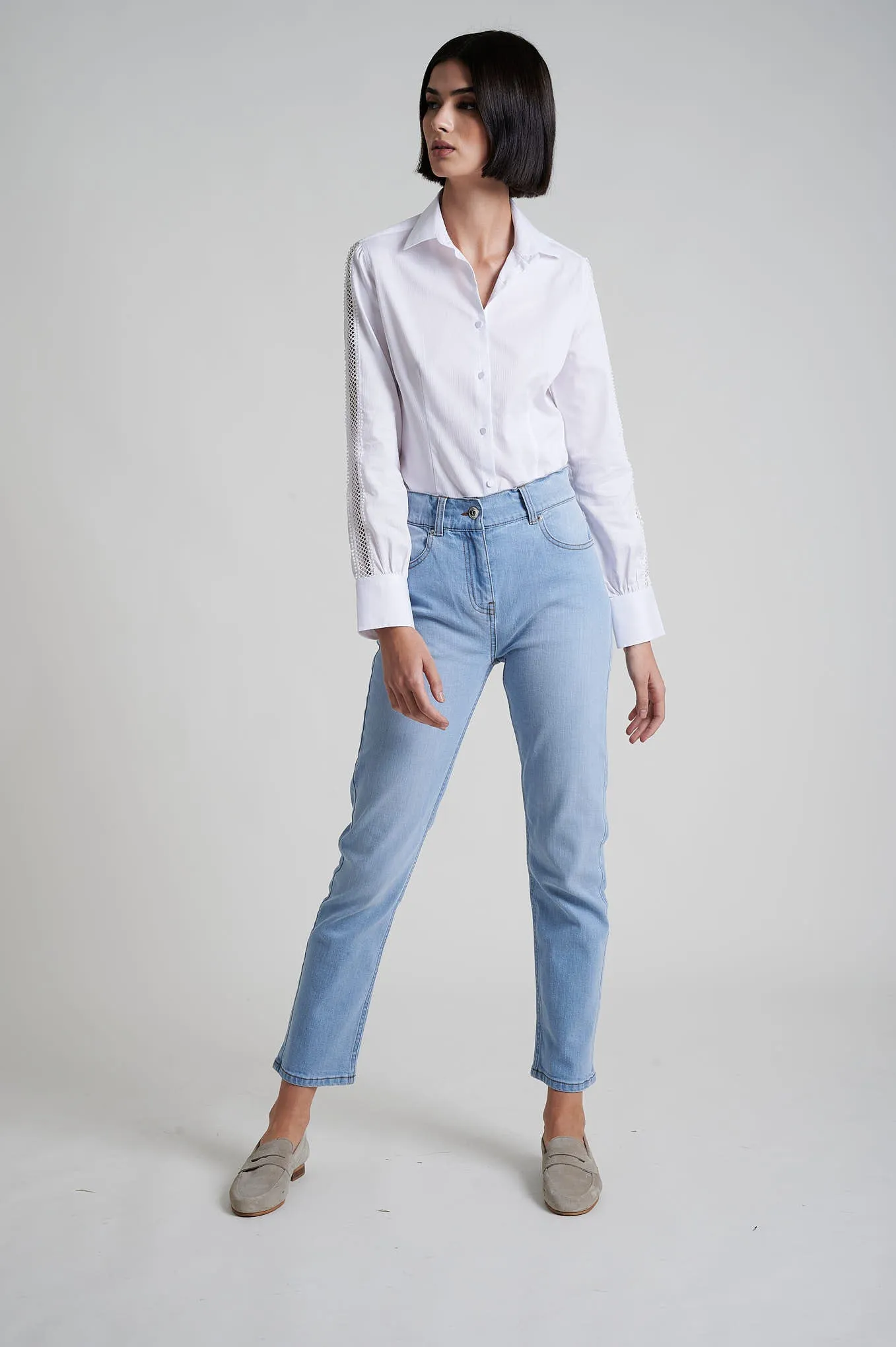 100% cotton shirt with inserted lace at sleeves