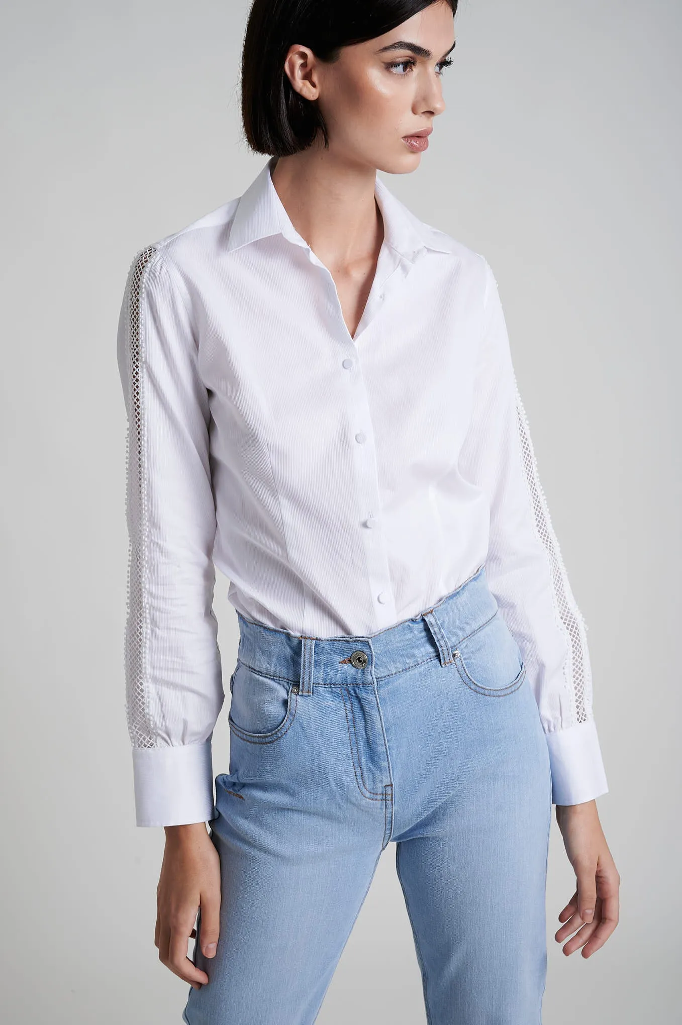 100% cotton shirt with inserted lace at sleeves