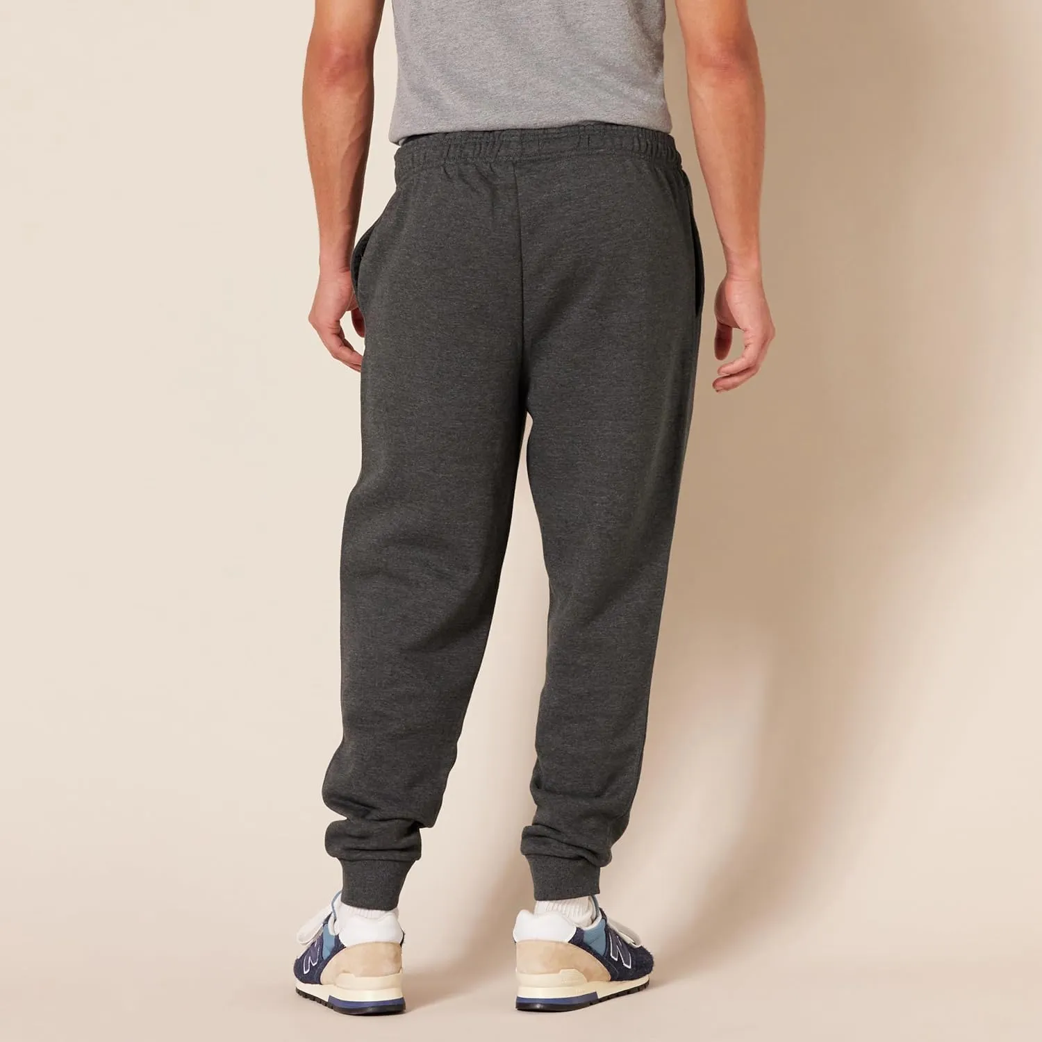 Amazon Essentials Men's Relaxed Joggers Sweatpants, Fleece, Comfortable Fit